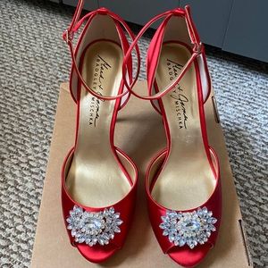 NWOB Badgley Mischka Red Satin Peep Toe Sz 8
